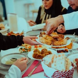 Sering Bukber Bikin Boncos! Lakukan Ini Agar Keuanganmu Aman