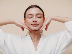 7 Cara Sederhana Agar Tetap Awet Muda, Wajah Baby Face Meski Umur 40-an