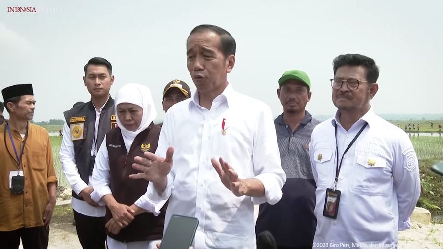 Keterangan Pers Presiden Jokowi usai tanam padi bersama petani di Tuban, (6/4/2023). (Tangkapan layar youtube Setpres RI)