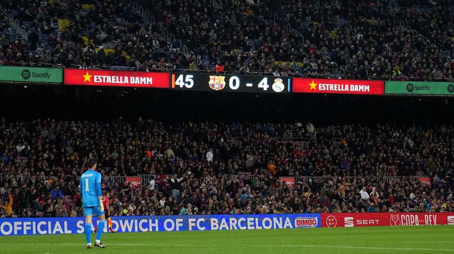 Real Madrid melenggang ke final Copa del Rey usai menghajar Barcelona di Camp Nou 4-0. (Getty Images/Alex Caparros)melenggang ke final Copa del Rey usai menghajar Barcelona di Camp Nou 4-0. (Getty Images/Alex Caparros)