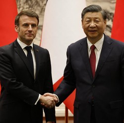 Potret Kemesraan Xi Jinping-Macron, Mau Lepas dari 'Jerat' AS