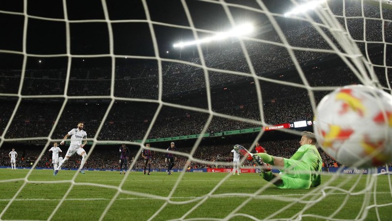 Real Madrid melenggang ke final Copa del Rey usai menghajar Barcelona di Camp Nou 4-0. (Getty Images/Alex Caparros)melenggang ke final Copa del Rey usai menghajar Barcelona di Camp Nou 4-0. (Getty Images/Alex Caparros)