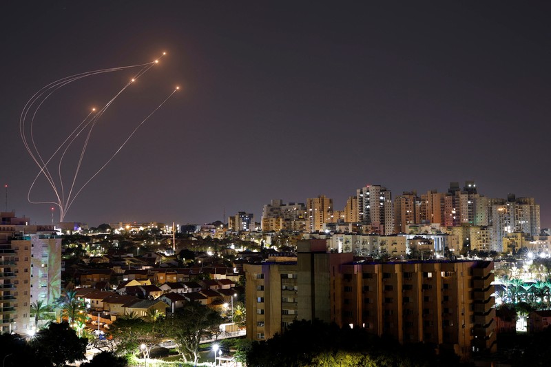 ISRAEL-SECURITY/ROCKETS-GAZA Streaks of light are seen as Israel's Iron Dome anti-missile system intercept rockets launched from the Gaza Strip, as seen from Ashkelon, April 7, 2023. REUTERS/ Amir Cohen