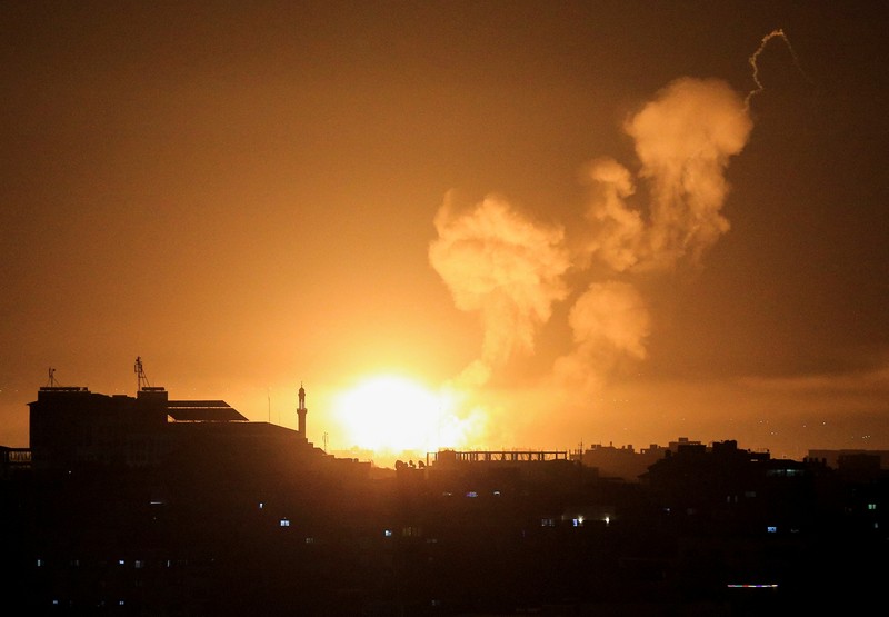 ISRAEL-SECURITY/ROCKETS-GAZA Streaks of light are seen as Israel's Iron Dome anti-missile system intercept rockets launched from the Gaza Strip, as seen from Ashkelon, April 7, 2023. REUTERS/ Amir Cohen