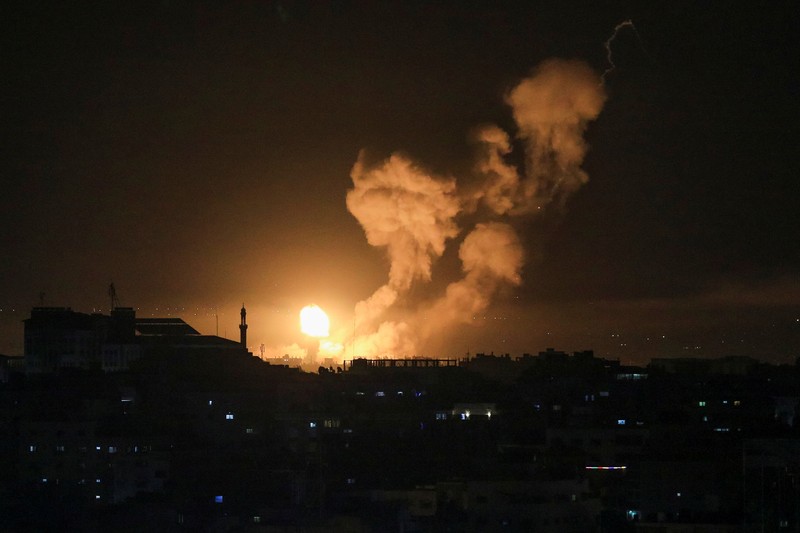 ISRAEL-SECURITY/ROCKETS-GAZA Streaks of light are seen as Israel's Iron Dome anti-missile system intercept rockets launched from the Gaza Strip, as seen from Ashkelon, April 7, 2023. REUTERS/ Amir Cohen