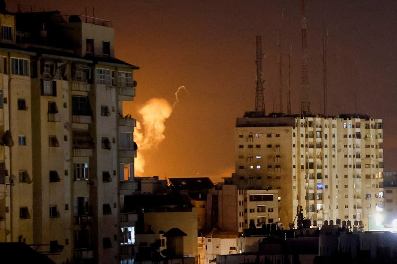ISRAEL-SECURITY/ROCKETS-GAZA Streaks of light are seen as Israel's Iron Dome anti-missile system intercept rockets launched from the Gaza Strip, as seen from Ashkelon, April 7, 2023. REUTERS/ Amir Cohen