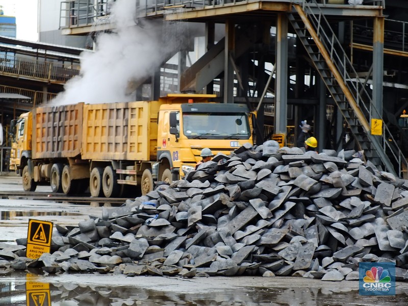 Pabrik Feronikel PT Halmahera Jaya Produksi (PT HJF) Harita Group kapasitas 800 ribu ton per tahun di Pulau Obi, Halmahera Selatan, Maluku Utara. Pabrik Feronikel PT Halmahera Jaya Produksi (PT HJF) Harita Group kapasitas 800 ribu ton per tahun di Pulau Obi, Halmahera Selatan, Maluku Utara. (CNBC Indonesia/Suhendra)