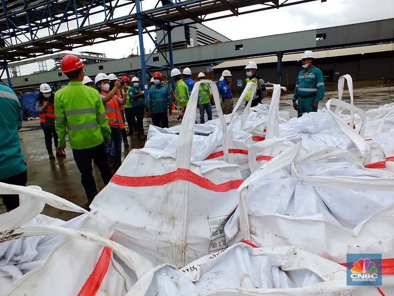 Pabrik Feronikel PT Halmahera Jaya Produksi (PT HJF) Harita Group kapasitas 800 ribu ton per tahun di Pulau Obi, Halmahera Selatan, Maluku Utara. Pabrik Feronikel PT Halmahera Jaya Produksi (PT HJF) Harita Group kapasitas 800 ribu ton per tahun di Pulau Obi, Halmahera Selatan, Maluku Utara. (CNBC Indonesia/Suhendra)