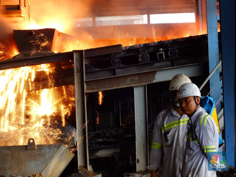 Pabrik Feronikel PT Halmahera Jaya Produksi (PT HJF) Harita Group kapasitas 800 ribu ton per tahun di Pulau Obi, Halmahera Selatan, Maluku Utara. (CNBC Indonesia/Suhendra)