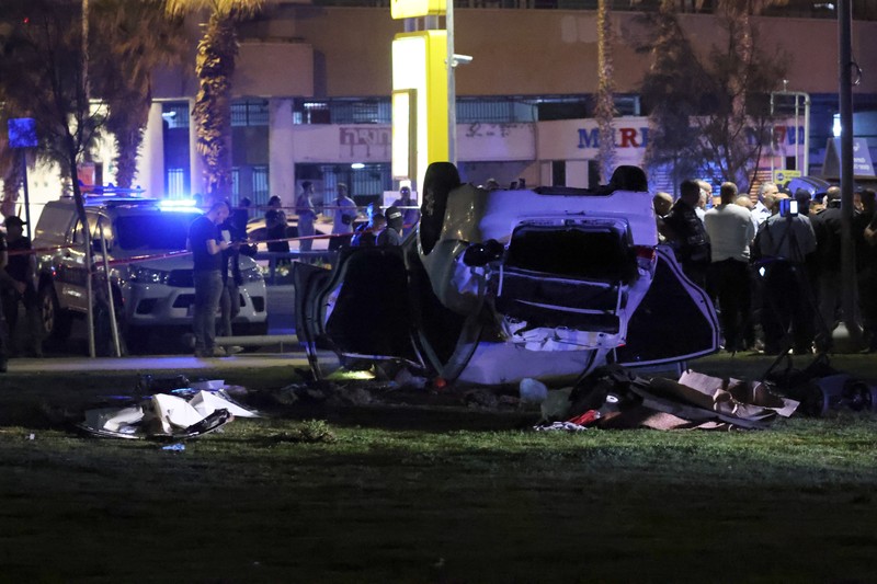 Pemandangan lokasi serangan serudukan mobil yang menewaskan sedikitnya 1 orang dan melukai 6 lainnya di Tel Aviv, Israel pada 07 April 2023. Pemandangan lokasi serangan serudukan mobil yang menewaskan sedikitnya 1 orang dan melukai 6 lainnya di Tel Aviv, Israel pada 07 April 2023. (Stringer/Anadolu Agency via Getty Images)