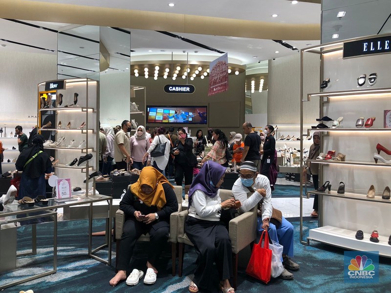 Metro Late Night Shopping di Metro Cibubur. (CNBC Indonesia/Rindi Salsabilla)