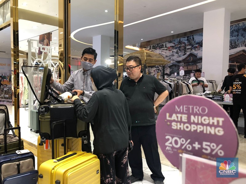 Metro Late Night Shopping di Metro Cibubur. Metro Late Night Shopping di Metro Cibubur. (CNBC Indonesia/Rindi Salsabilla)