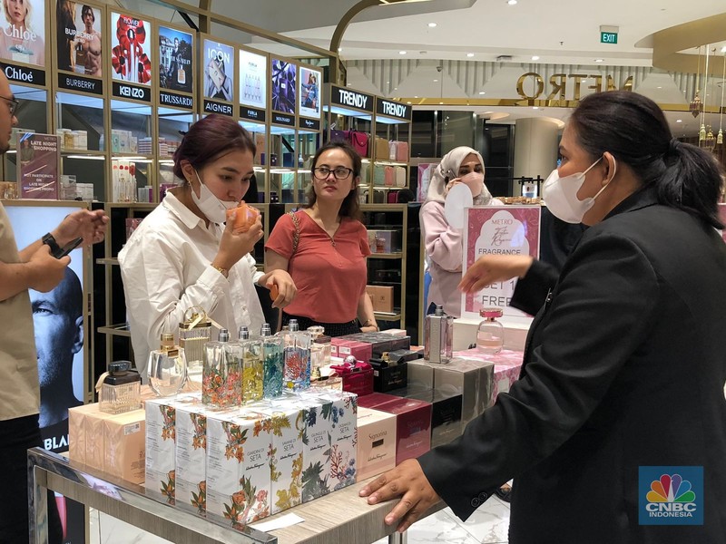 Metro Late Night Shopping di Metro Cibubur. Metro Late Night Shopping di Metro Cibubur. (CNBC Indonesia/Rindi Salsabilla)
