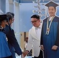 Bikin Haru! Ridwan Kamil Wujudkan Mimpi Eril Wisuda Sarjana
