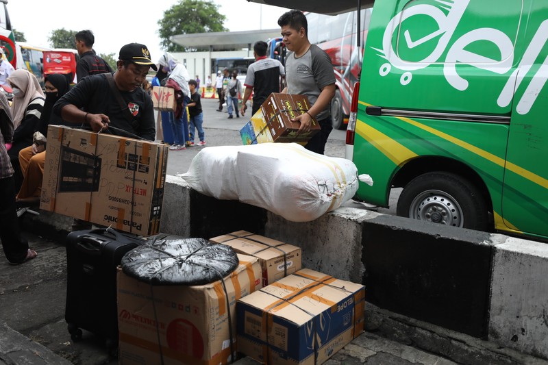 Mudik lebih awal di terminal Kalideres. (CNBC Indonesia/Tri Susilo) Mudik lebih awal di terminal Kalideres. (CNBC Indonesia/Tri Susilo)