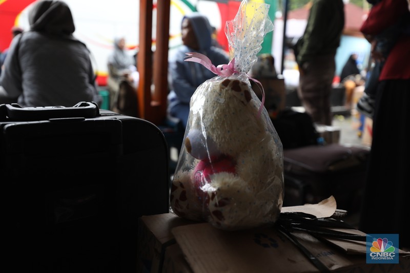 Mudik lebih awal di terminal Kalideres. (CNBC Indonesia/Tri Susilo)
