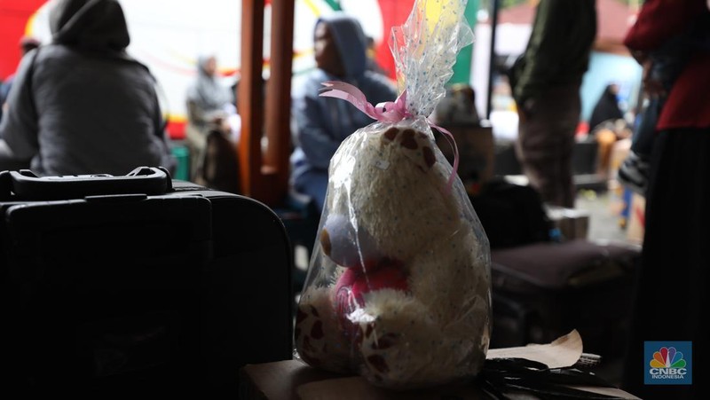 Mudik lebih awal di terminal Kalideres. (CNBC Indonesia/Tri Susilo)