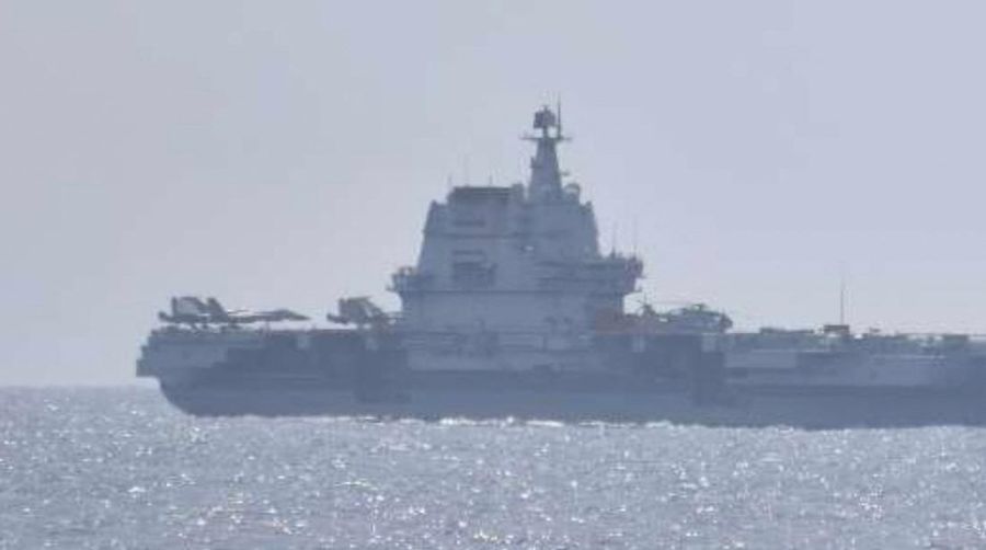Kapal perang China latihan perang di Laut Taiwan. (Tangkapan Layar Video Reuters)