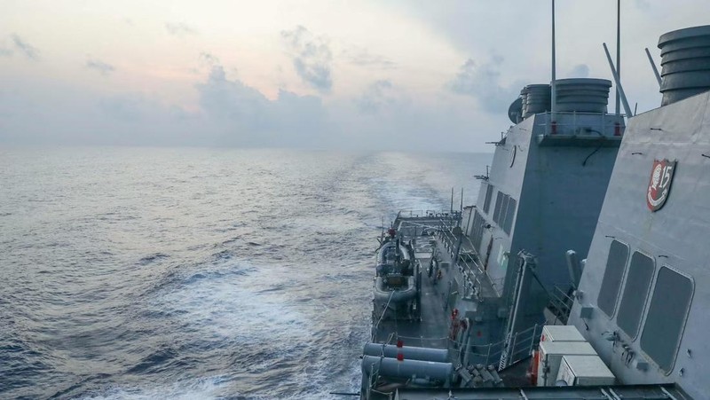 Kapal perang China latihan perang di Laut Taiwan. (Tangkapan Layar Video Reuters)