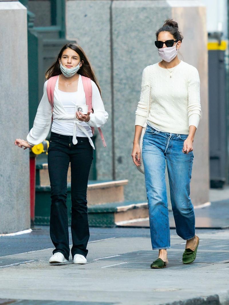 Suri Hapus Nama Belakang Tom Cruise, Begini Respon Katie Holmes