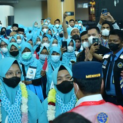 Viral, Sultan Bojong Koneng Berangkatkan Umrah Warga 2 RT