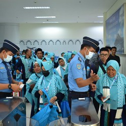 Bandara Kertajati 'Diserang' Jemaah Umrah, Ini Penampakannya