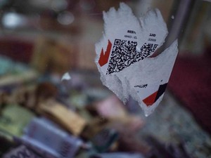 4 Trik Jitu Lepas Stiker Tanpa Meninggalkan Bekas Lem