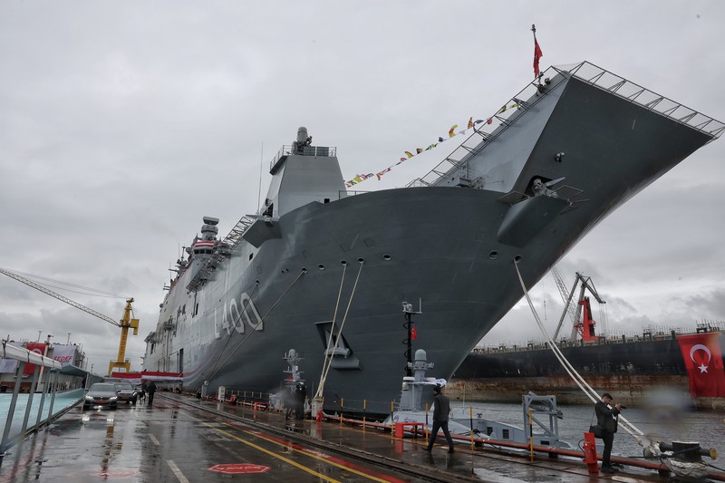 Presiden Turki Recep Tayyip Erdogan berbicara pada Upacara Pengiriman Kapal TCG ANADOLU dan Upacara Pemotongan Baja Fregat MÄ°LGEM Baru di Galangan Kapal Sedef di distrik Tuzla di Istanbul Turkiye pada 10 April 2023. (Murat Kula/Anadolu Agency via Getty Images)