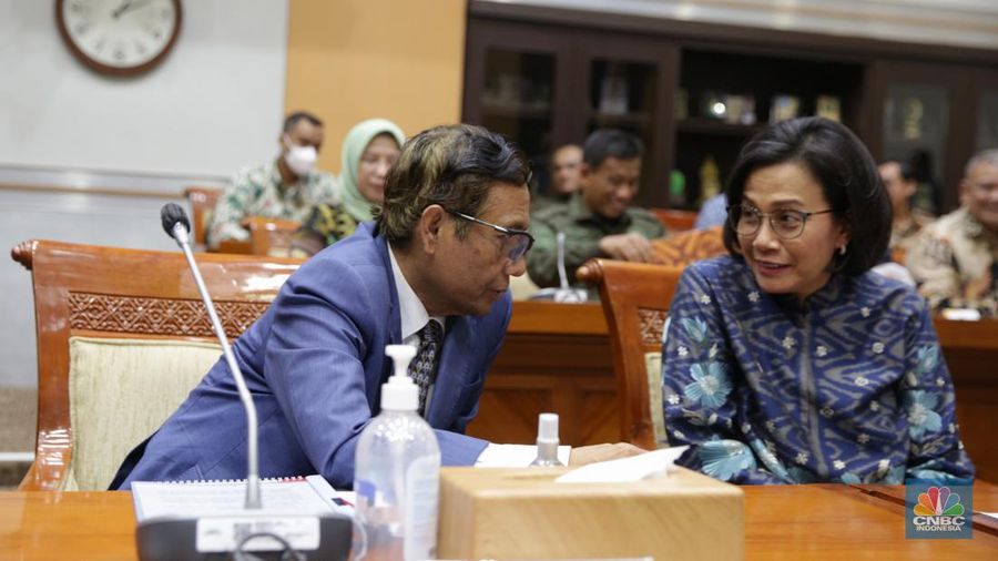 Komisi III DPR RI kembali menggelar rapat soal transaksi janggal Rp 349 triliun di Kementerian Keuangan. Rapat dihadiri Menko Polhukam, Menkeu hingga Kepala PPATK, Selasa (11/4/2023). (Agung Pambudhy/ Detikcom)