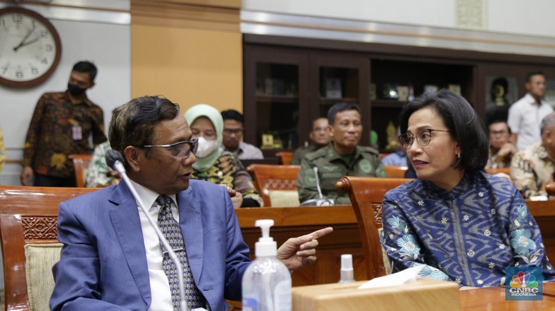 Komisi III DPR RI kembali menggelar rapat soal transaksi janggal Rp 349 triliun di Kementerian Keuangan. Rapat dihadiri Menko Polhukam, Menkeu hingga Kepala PPATK, Selasa (11/4/2023). (Agung Pambudhy/ Detikcom)
