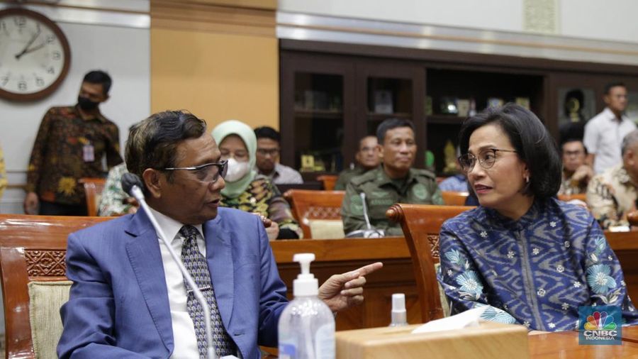Komisi III DPR RI kembali menggelar rapat soal transaksi janggal Rp 349 triliun di Kementerian Keuangan. Rapat dihadiri Menko Polhukam, Menkeu hingga Kepala PPATK, Selasa (11/4/2023). (Agung Pambudhy/ Detikcom)