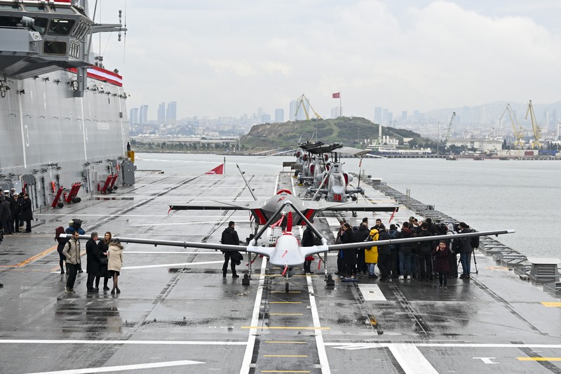 Presiden Turki Recep Tayyip Erdogan berbicara pada Upacara Pengiriman Kapal TCG ANADOLU dan Upacara Pemotongan Baja Fregat MÄ°LGEM Baru di Galangan Kapal Sedef di distrik Tuzla di Istanbul Turkiye pada 10 April 2023. (Murat Kula/Anadolu Agency via Getty Images)