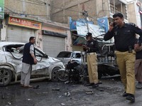 Potret Bom Guncang Pakistan, Sasar Polisi, 4 Orang Tewas