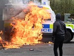 Mobil Polisi Dibakar 'Sambut' Kedatangan Biden di Eropa