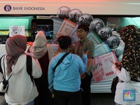 Mau Lebaran, Masyarakat Serbu Layanan Tukar Uang Baru BI