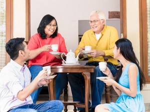 Mengenal Tradisi Ngeteh di Indonesia & Manfaatnya bagi Tubuh