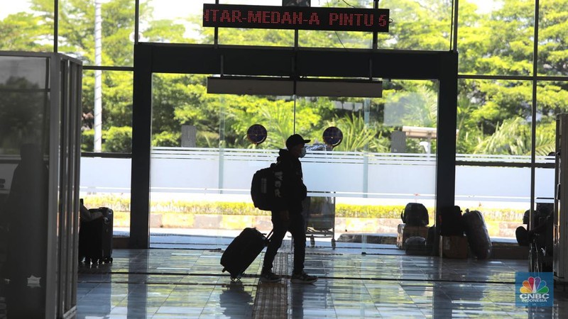 Mudik Lebaran Terminal Pulo Gebang. (CNBC Indonesia/Muhamad Sabki)