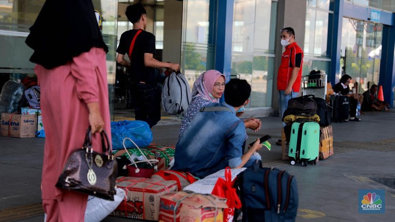 Mudik Lebaran Terminal Pulo Gebang. (CNBC Indonesia/Muhamad Sabki)