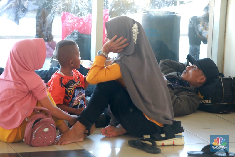 Mudik Lebaran Terminal Pulo Gebang. (CNBC Indonesia/Muhamad Sabki) Mudik Lebaran Terminal Pulo Gebang. (CNBC Indonesia/Muhamad Sabki)