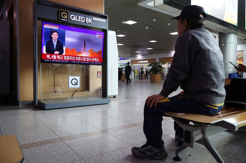 NORTHKOREA-MISSILES/JAPAN A TV screen displays a warning message called