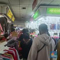 Pengunjung Tanah Abang Ramai Sih Tapi Irit Belanja Baju Baru