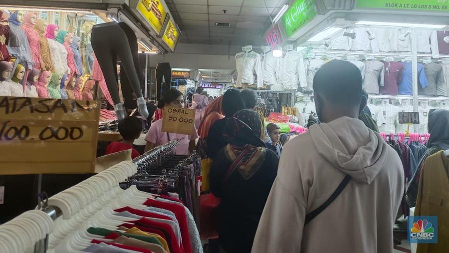 Pasar tanah abang. (CNBC Indonesia/Martya Rizki)