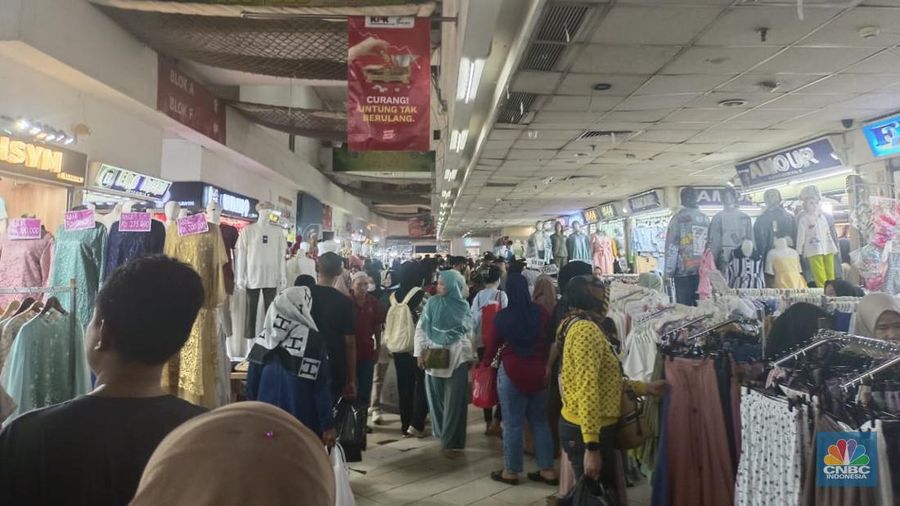 Pasar tanah abang. (CNBC Indonesia/Martya Rizki)