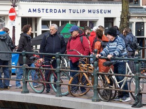 Usaha Keras Amsterdam Batasi Turis Staycation