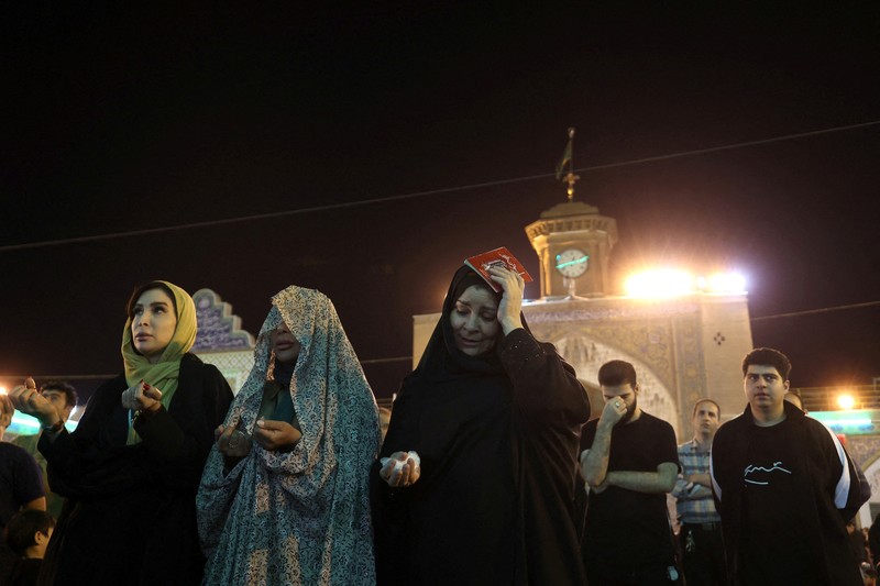 RELIGION-RAMADAN/SAUDI General view of muslims performing evening prayers at the Grand Mosque during the holy month of Ramadan, in the holy city of Mecca, Saudi Arabia, April 11, 2023. Saudi Press Agency/Handout via REUTERS ATTENTION EDITORS - THIS PICTURE WAS PROVIDED BY A THIRD PARTY