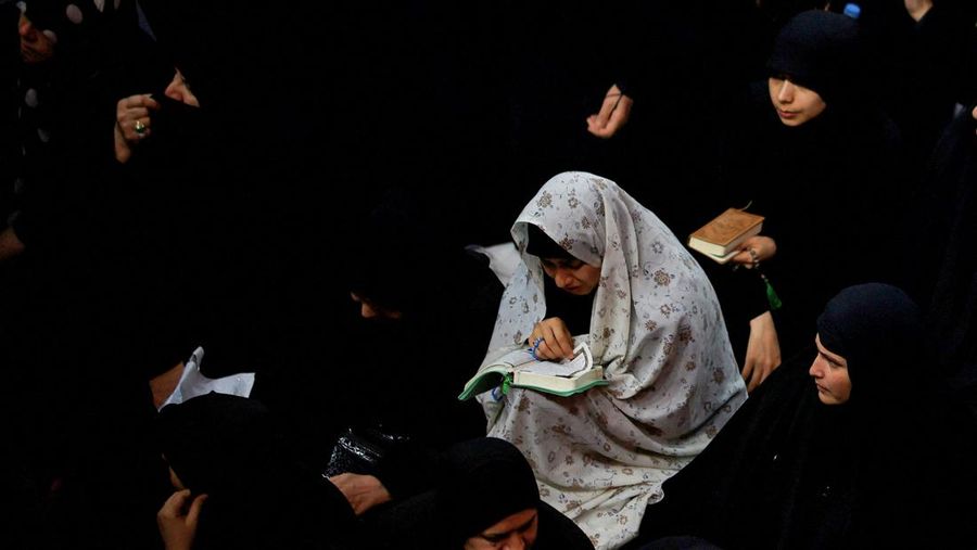 General view of muslims performing evening prayers at the Grand Mosque during the holy month of Ramadan, in the holy city of Mecca, Saudi Arabia, April 11, 2023. Saudi Press Agency/Handout via REUTERS ATTENTION EDITORS - THIS PICTURE WAS PROVIDED BY A THIRD PARTY