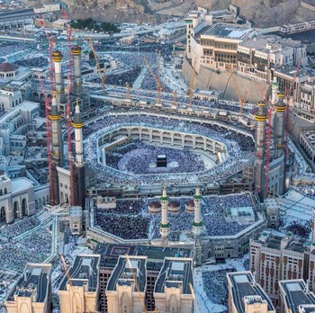 Umat Muslim Dunia Jalani Itikaf Demi Raih Lailatul Qadar