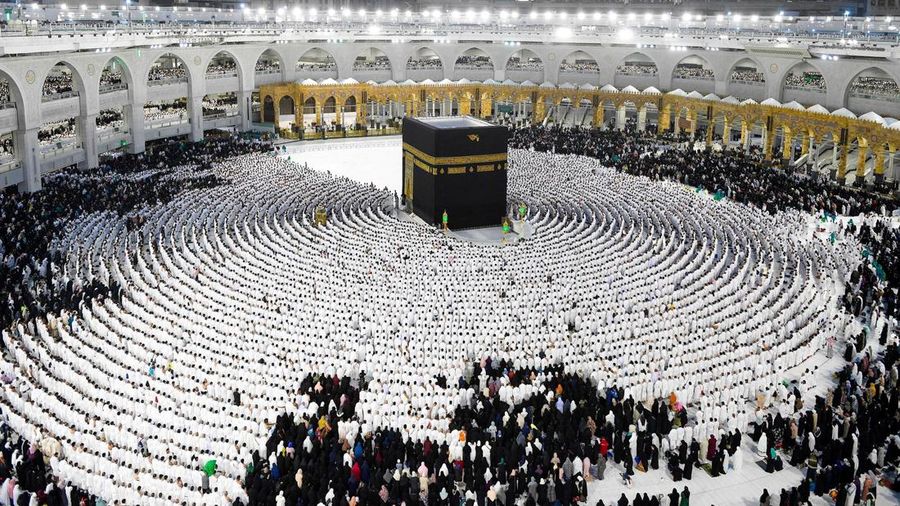 General view of muslims performing evening prayers at the Grand Mosque during the holy month of Ramadan, in the holy city of Mecca, Saudi Arabia, in this handout image obtained by Reuters on April 12, 2023. Saudi Press Agency/Handout via REUTERS ATTENTION EDITORS - THIS PICTURE WAS PROVIDED BY A THIRD PARTY