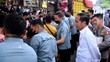 Jokowi dan Jan Ethes Bagi-Bagi THR ke Pedagang, Berapa?