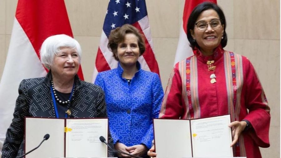 Menteri Keuangan RI Sri Mulyani Indrawati dan Menteri Keuangan AS Janet Yellen menandatangani kesepakatan hibah Indonesia Infrastructure and Finance Compact senilai US$ 698 juta atau setara Rp 10,2 triliun.